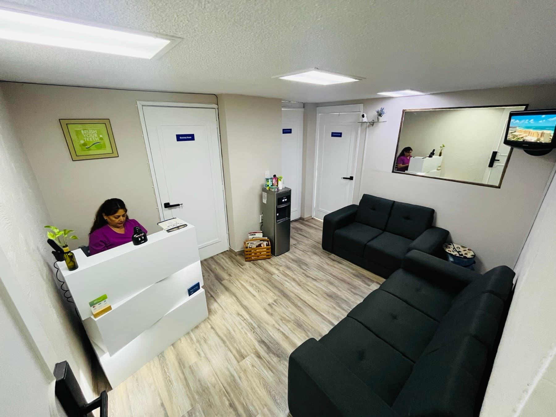 Sala de espera de la clínica Dental Smile en Roma Norte